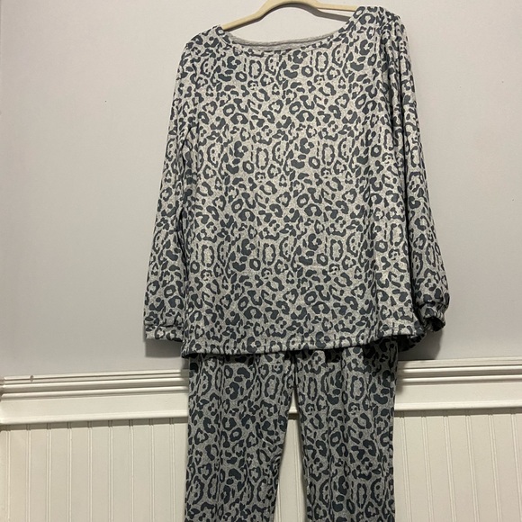 Animal Print 2 piece Lounge Pajama Set 100% Cotton - Picture 2 of 10